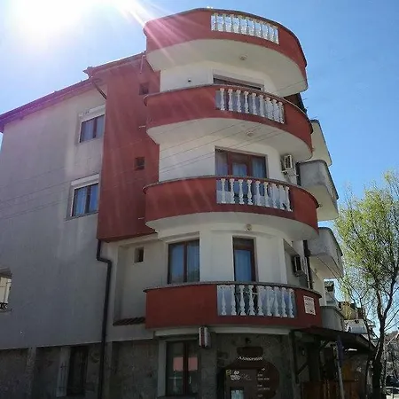 Lambrino בית הארחה פרימורסקו